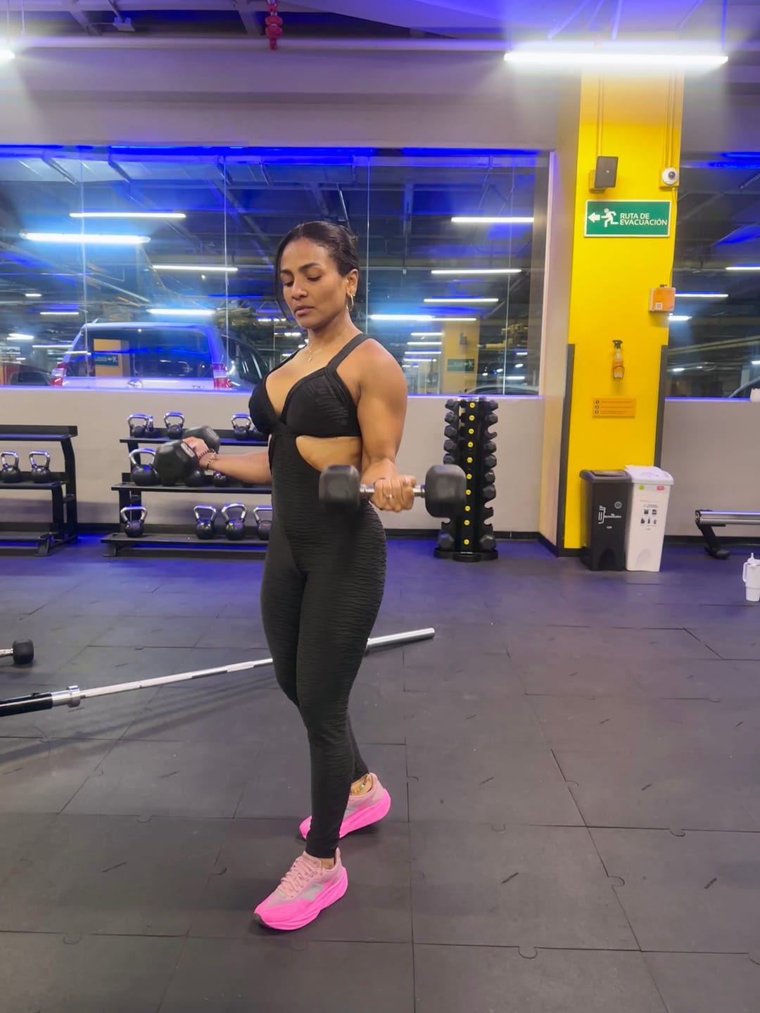 Customer photo review of New Balance FuelCell Rebel v5 Mujer Pink Heat Rosewood
