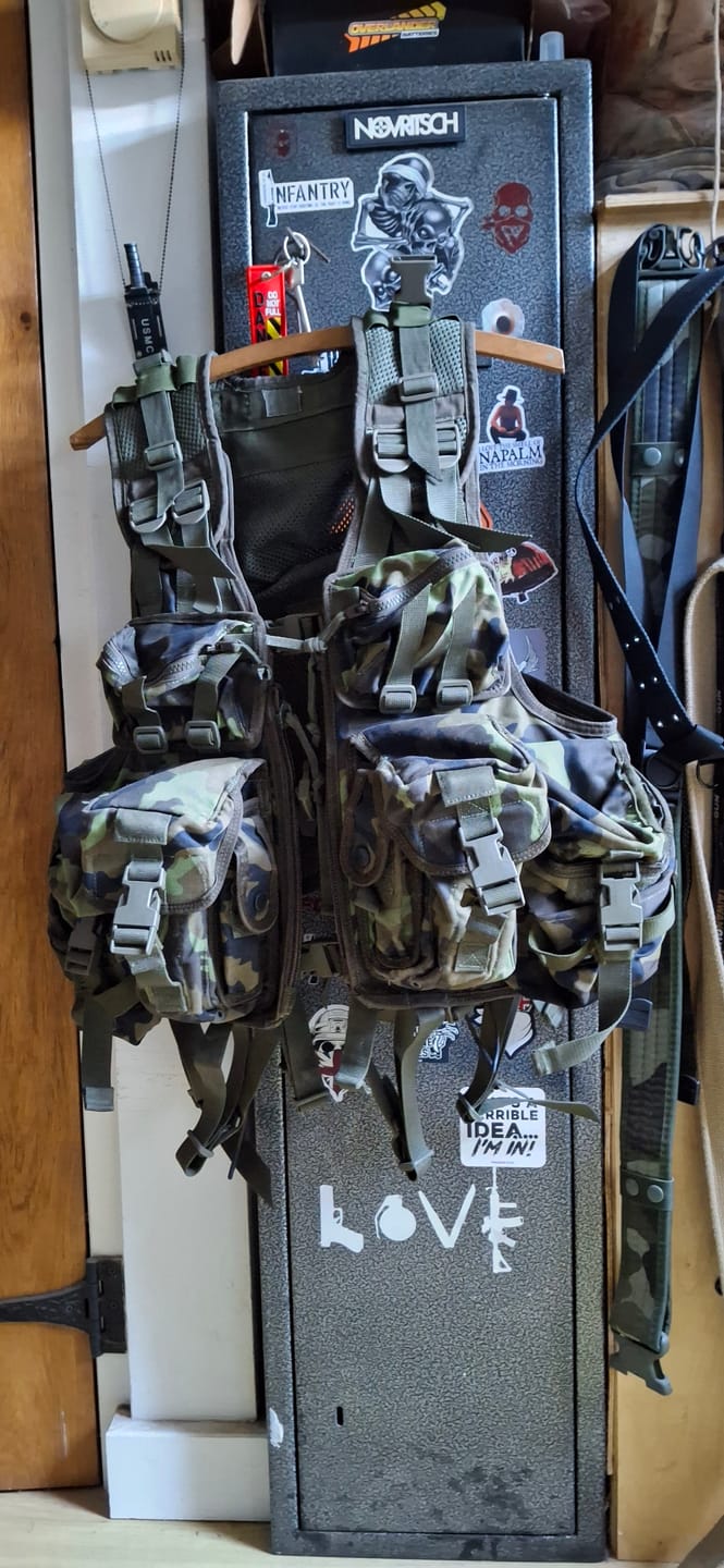 Customer photo review of Original Czech Military Tactical Vest Combat Load Bearing System M95 Camo