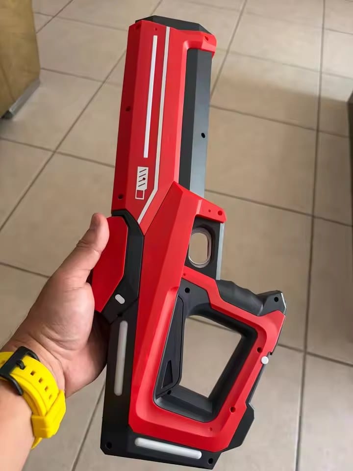 Customer photo review of AquaBlitz Wasserpistole | Automatisch nachfüllen und losspritzen