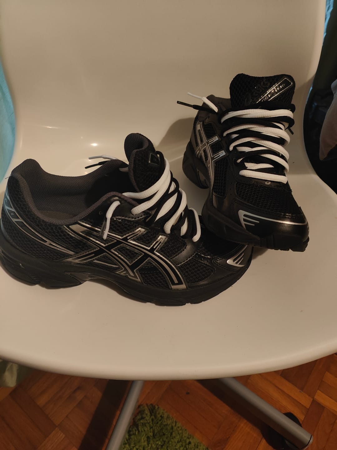 Customer photo review of GEL-1130 Black Pure Silver - Double Laces