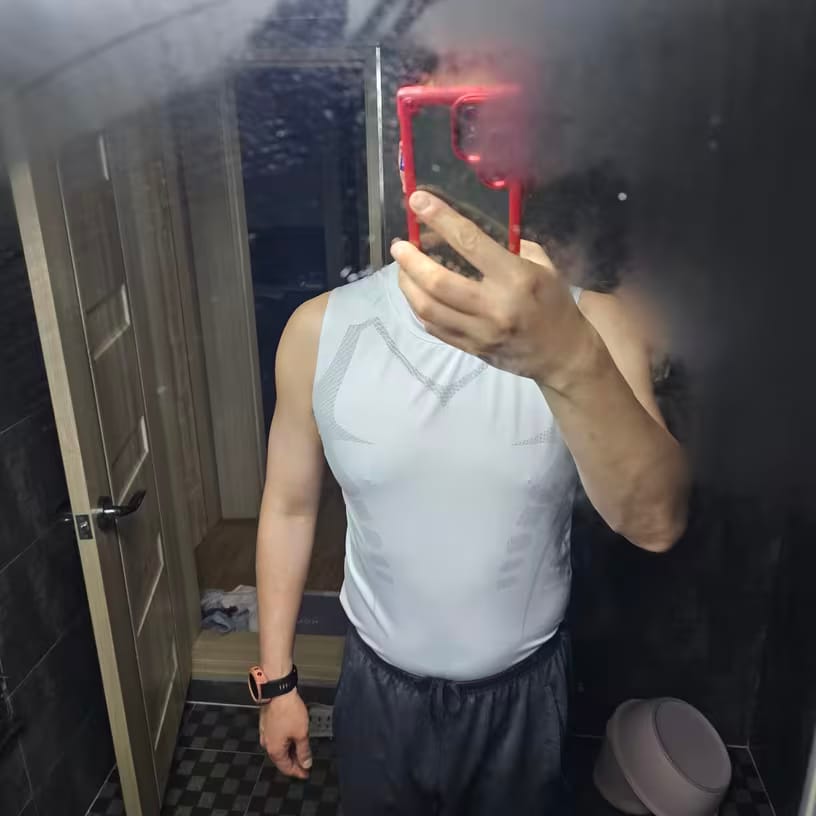 Customer photo review of NORDVEIL Compression Tank Top | Feel The Power of Confidence, Shape & Control