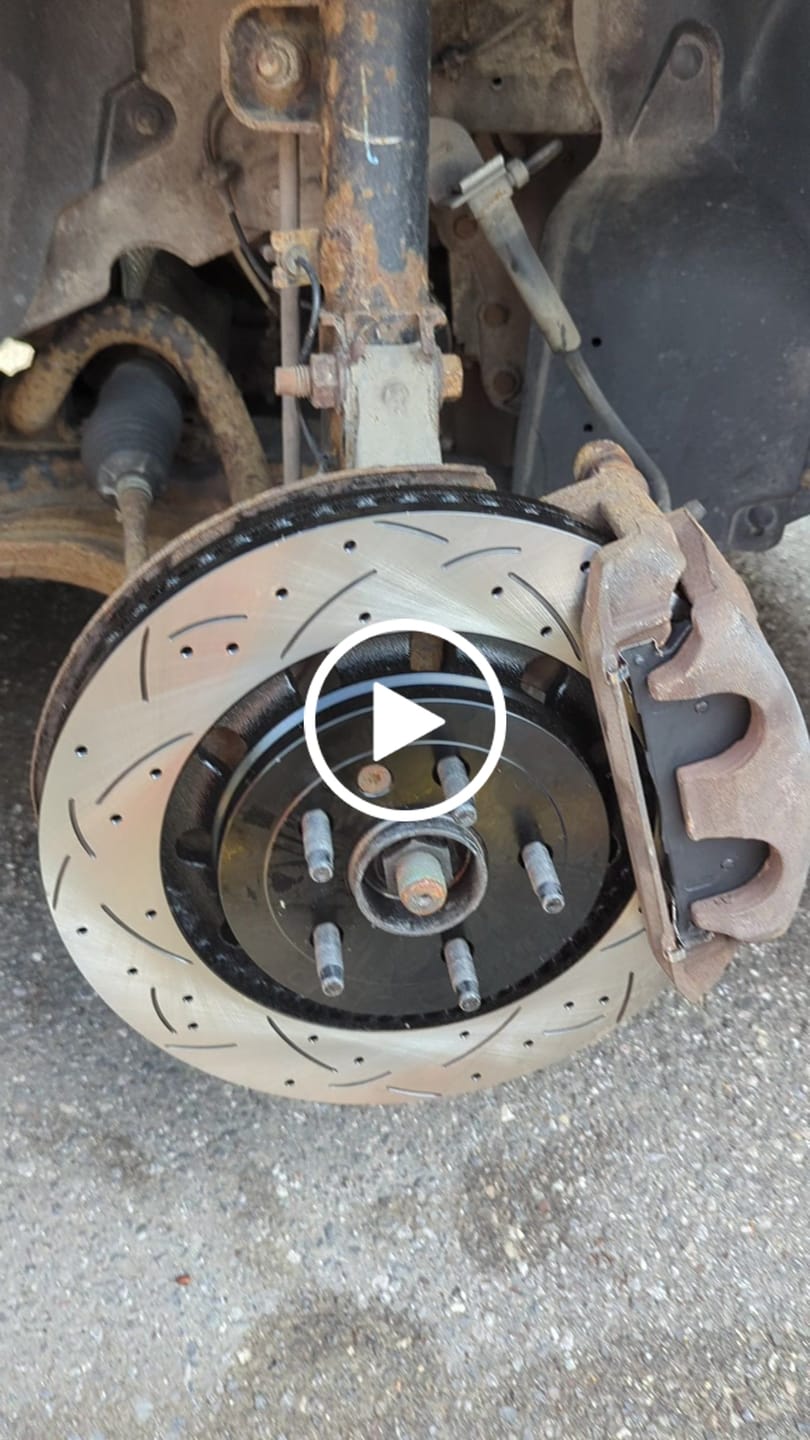 Customer video review of [Avant] Kit de disque (percé rainuré revêtu) et plaquette (semi-métallique) de frein pour Ford Explorer Taurus Flex Police Interceptor Utility Lincoln Sedan MKS MKT Special Service KDS-100027