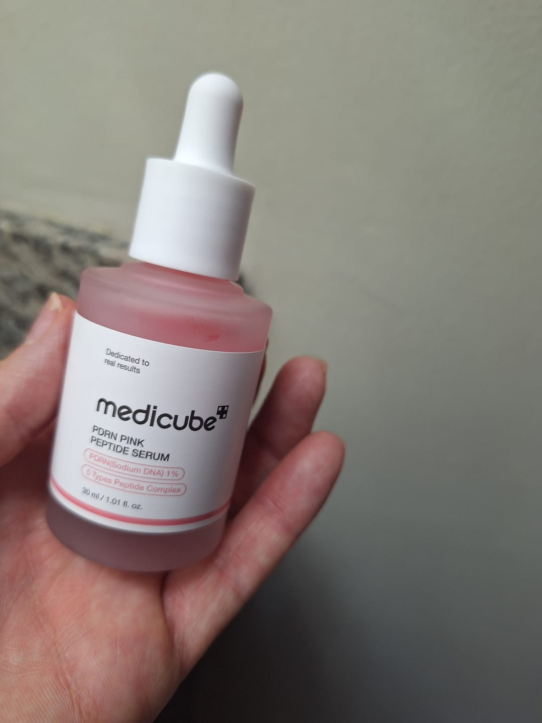 Customer photo review of MEDICUBE - PDRN Pink Peptide Serum 30 ML | Suero Antiedad, Iluminador e Hidratante