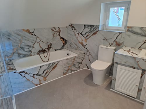 Customer photo review of Panneau Mural PVC Marbre Qatar – Veiné doré, Facile a Poser