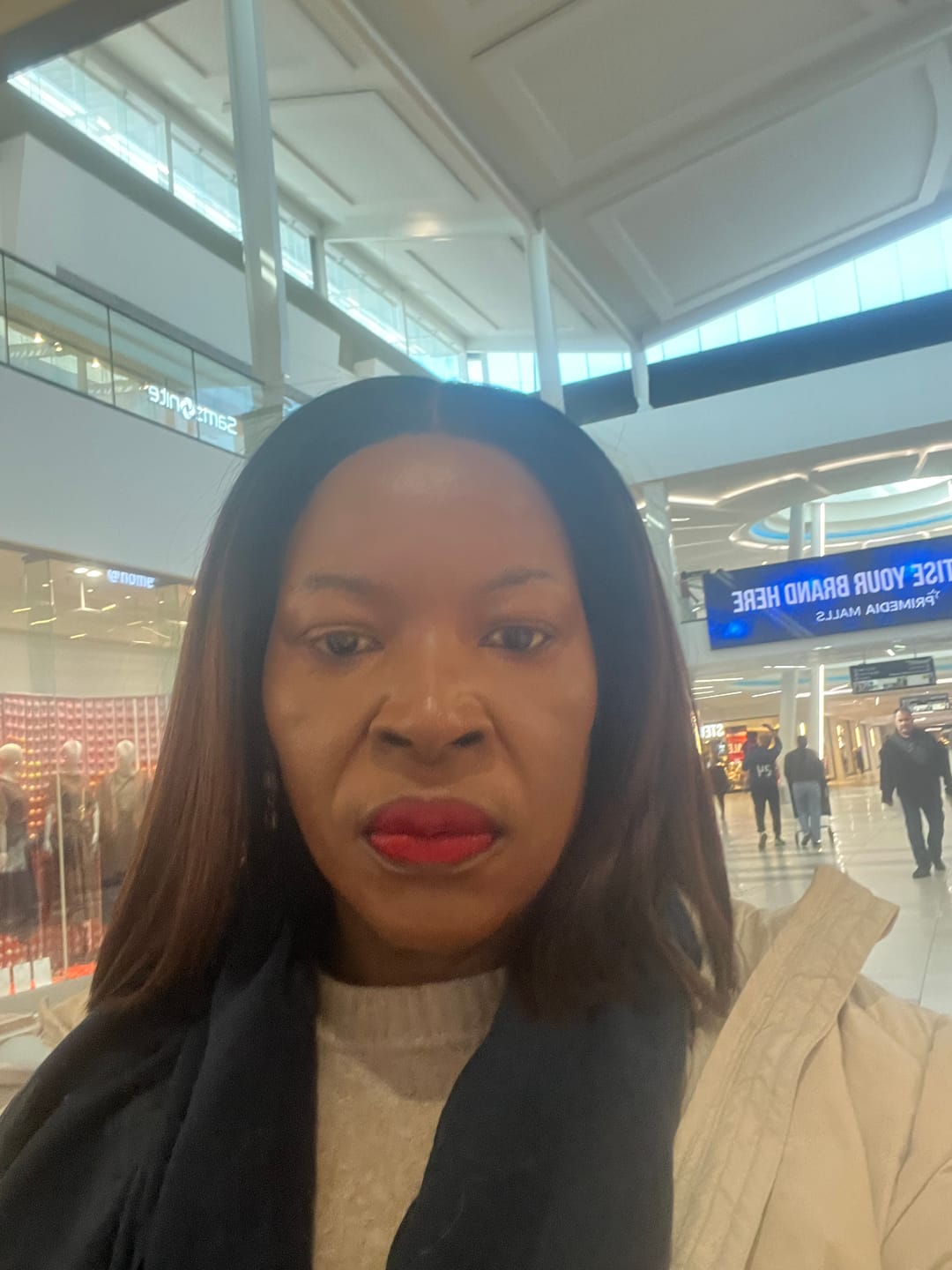 Customer photo review of Pre Cut Vietnamese 5x5 Lace Wig Straight Cardi Bob 10 Inch col 1B4
