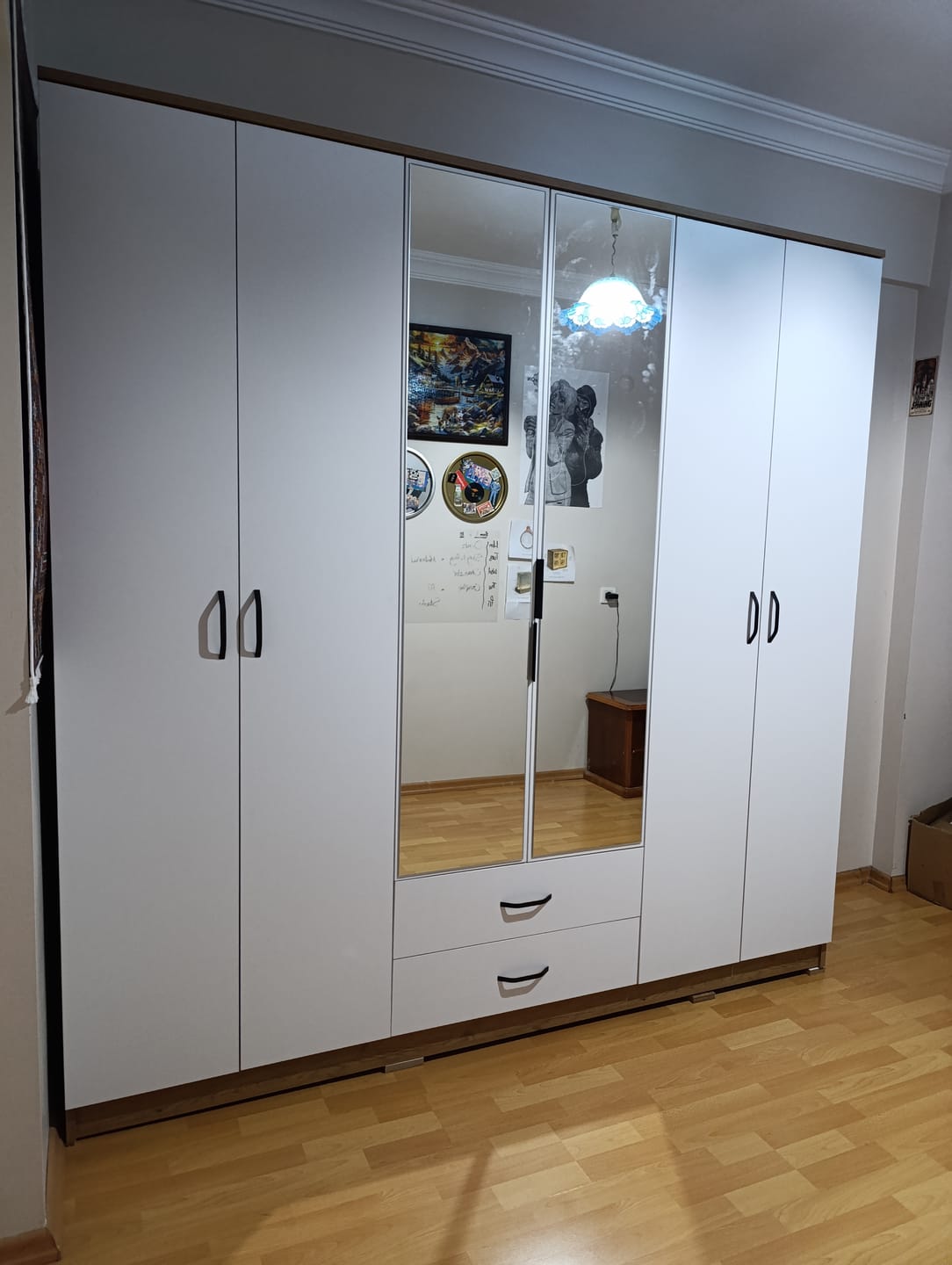 Customer photo review of Rani BA130 Geniş Gardırop Elbise Dolabı Aynalı 6 Kapaklı 2 Çekmeceli 5 Raflı 3 Askılı Sepet Ceviz - Beyaz