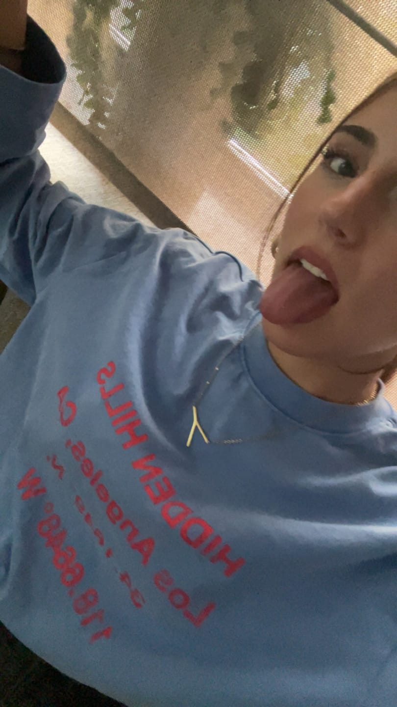 Customer photo review of VINTAGE LOGO WASHED LONGSLEEVE T-SHIRT SKY BLUE/RED