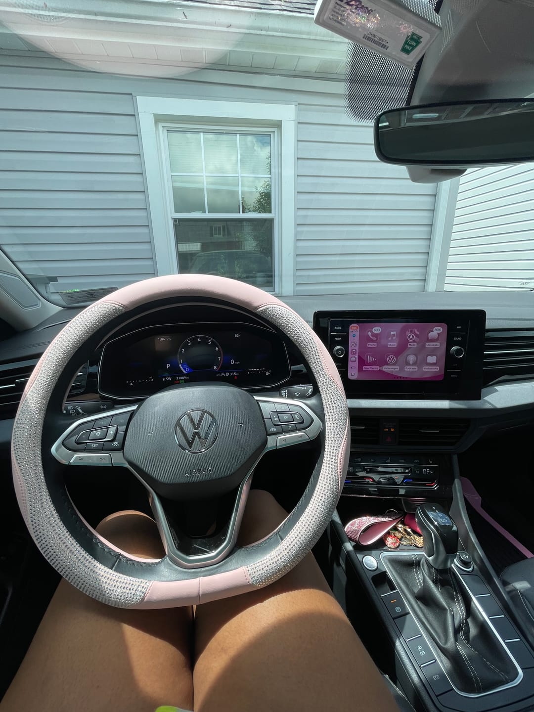 Customer photo review of Shining Rhinestone Steering Wheel Cover – Cute Pink PU Leather Car Accessory, Universal 15 inch (38 cm) for All Seasons