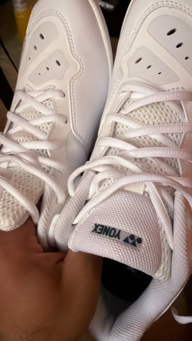 Customer photo review of Yonex Power Cushion SHB65Z4 Men Court Shoes [White]