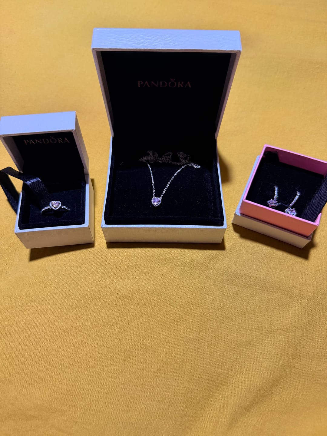 Customer photo review of SET CONJUNTO PANDORA CORAZON ROSA PLATA .925 ANILLO + COLLAR + ARETES + KIT DE REGALO