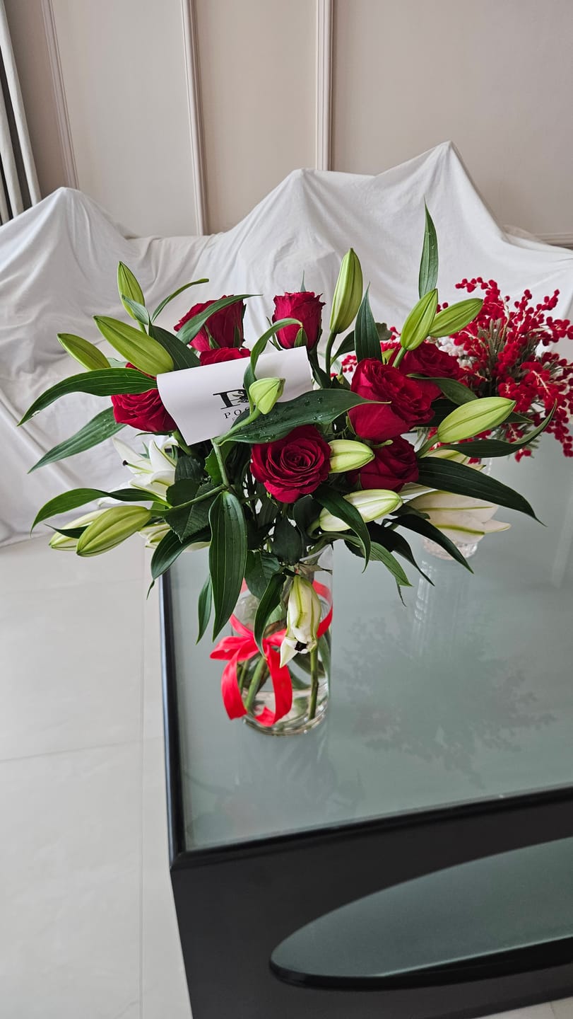Customer photo review of White Lilium with Red Roses Vase