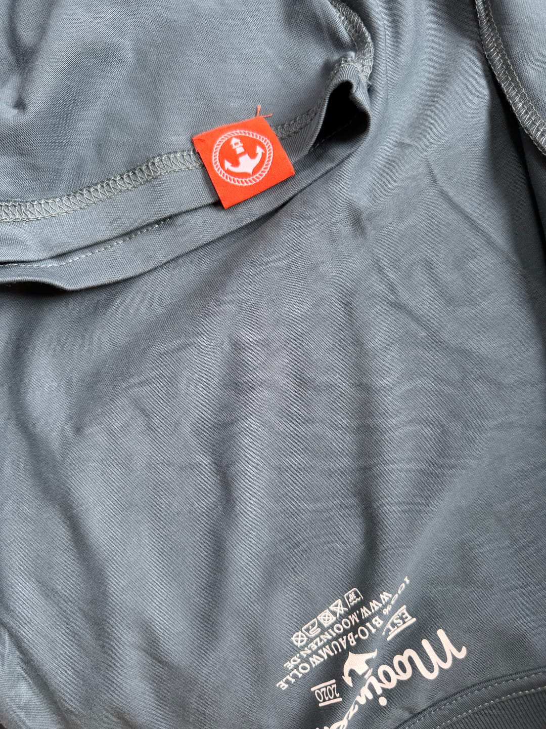 Customer photo review of Alt genug um es besser zu wissen.. · Herren Premium Bio T-Shirt