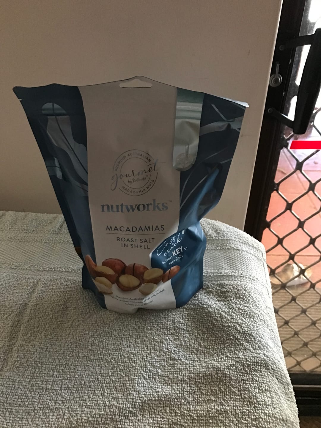 Customer photo review of Easy Crack, Roast Salt (Macadamia in Shell)