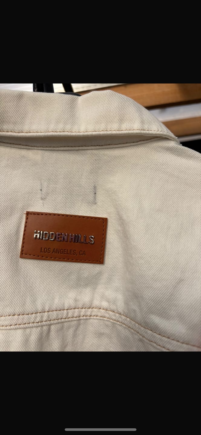 Recenzja zdjęciowa klientki dotycząca kurtki dżinsowej LOGO STITCH CROPPED DENIM JACKET OFF WHITE