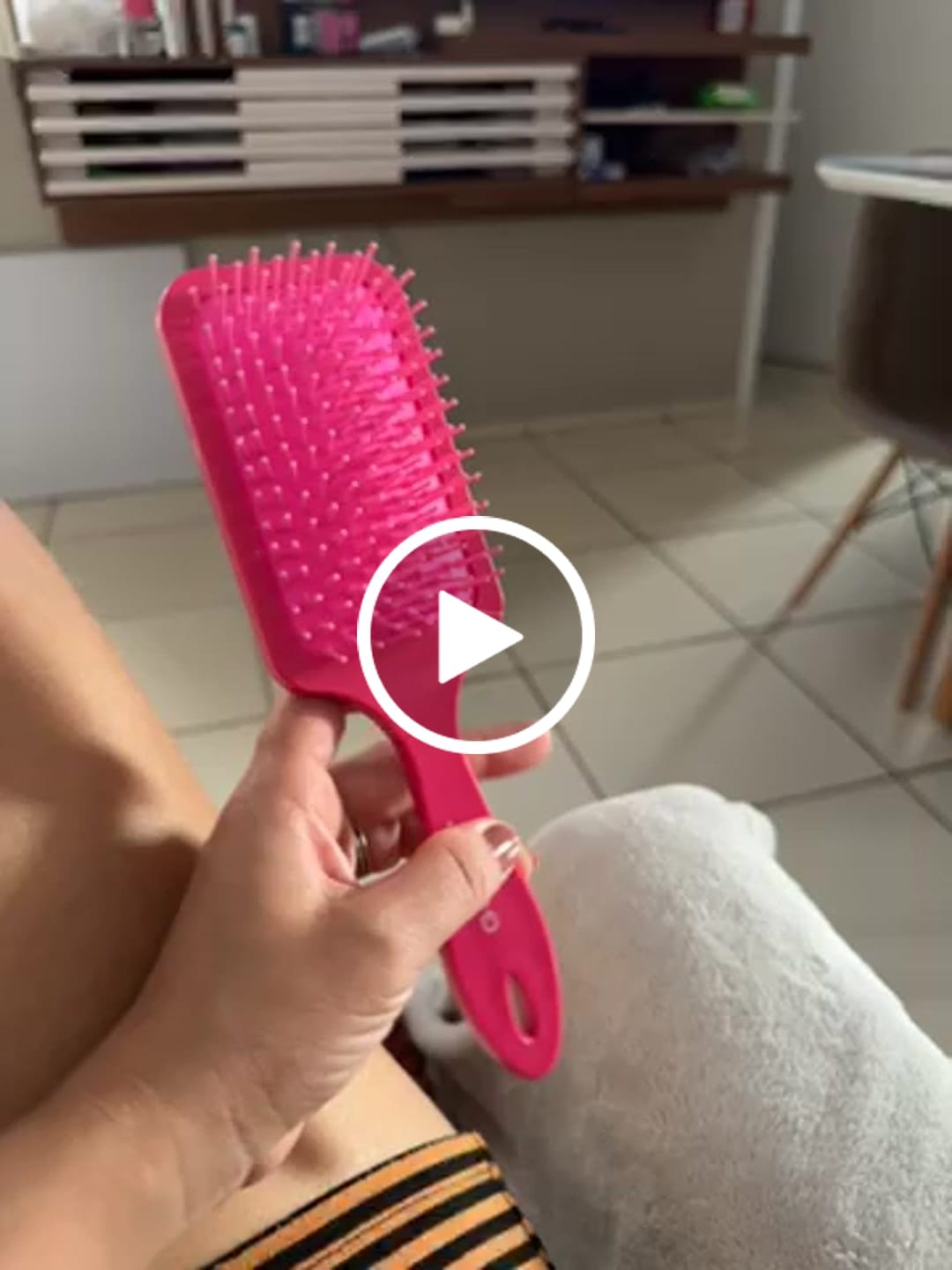 Customer video review of 🎁 Escova Quadriculada Gummy® (100% off)