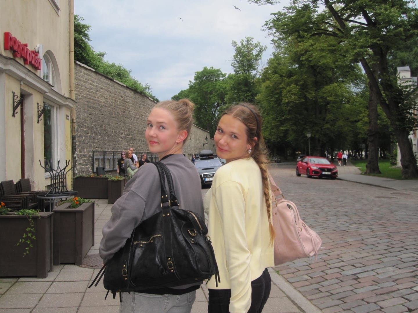 Customer photo review of It girl bag black