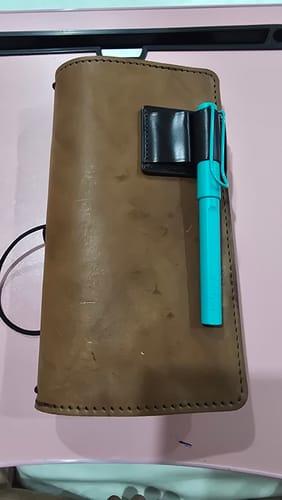 Customer photo review of Apple Pig Leather"Latté" Traveler's Notebook