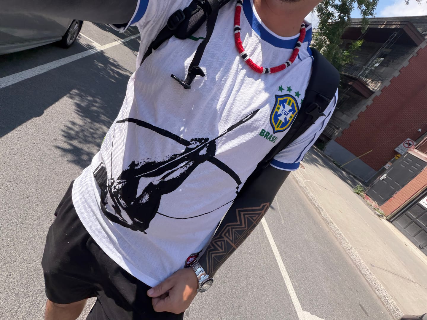 Customer photo review of Camisa  Seleção Brasileira branca 98 x Luta indígena
