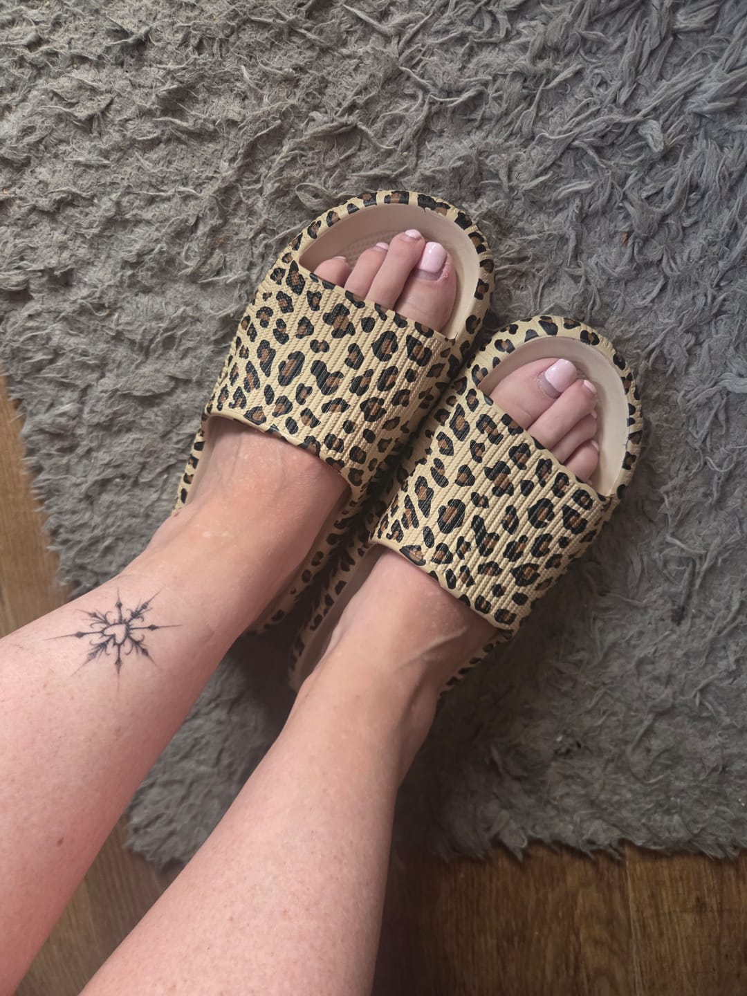 Customer photo review of HappyFlops Nordics