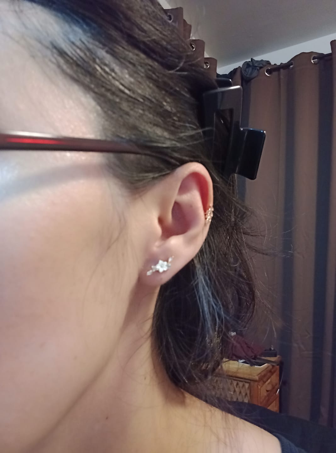 Customer photo review of Piercing de Florecita con Zirconias