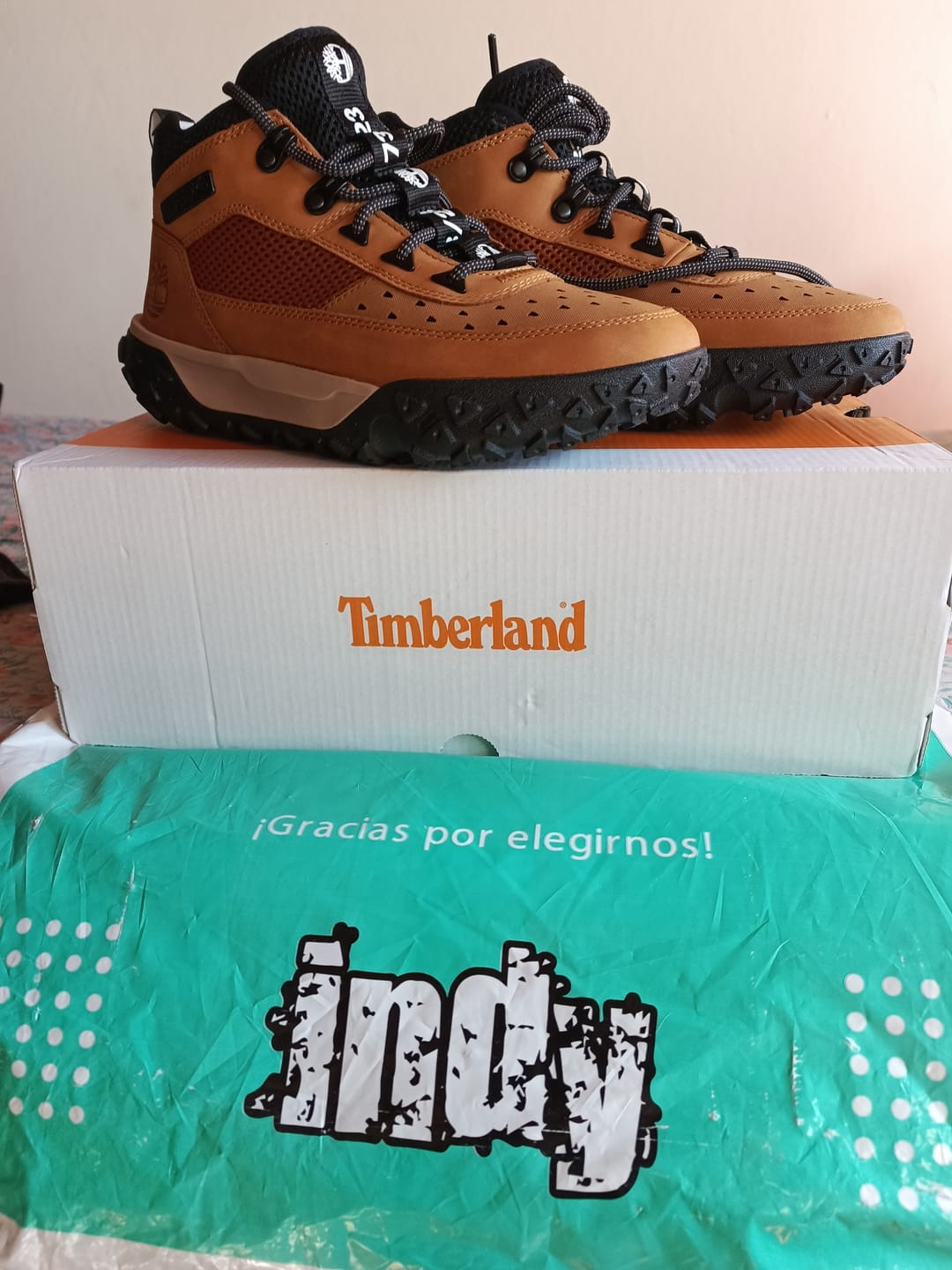 Customer photo review of Botas Timberland Greenstride Motion 6 Mid Lace Beige Negro