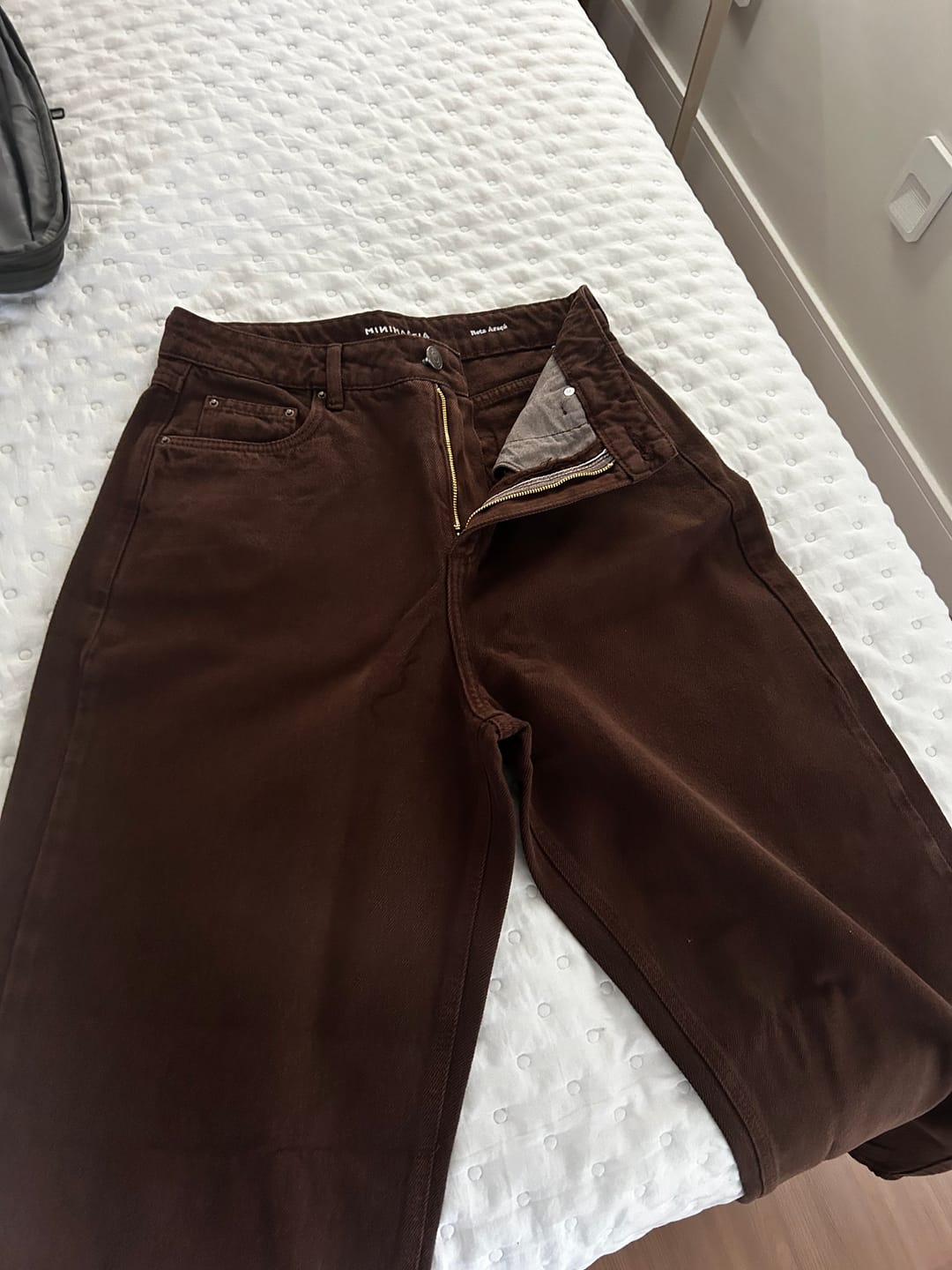 Customer photo review of Calça Jeans Reta Araçá Marrom Escuro