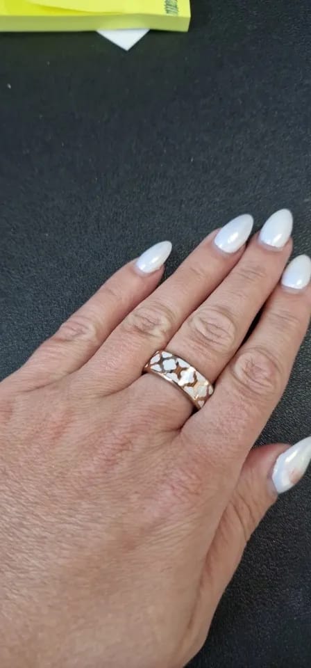 Customer photo review of Gold Lattice Effect Smart Ring