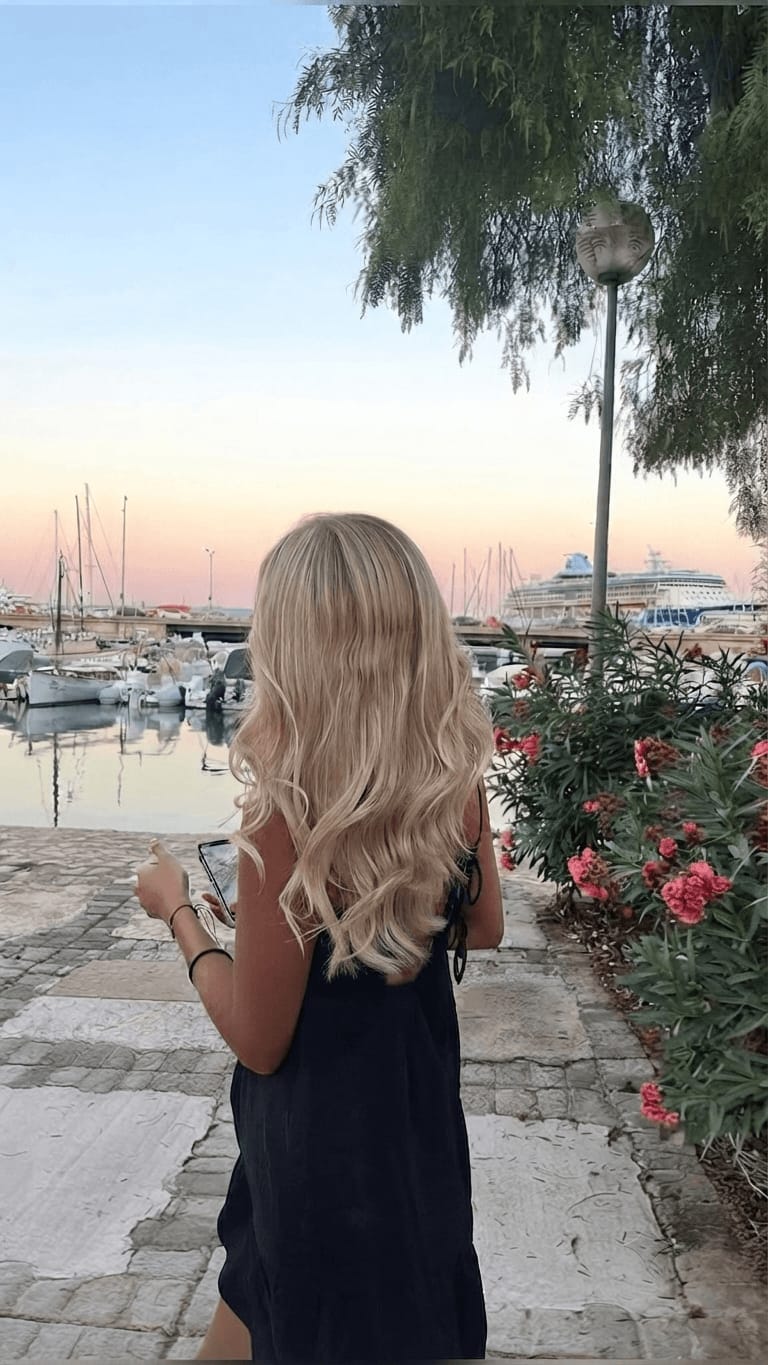 Customer photo review of Virgin Genius Weft Brazilian Human Hair Beige Blonde Highlights (#18P613)