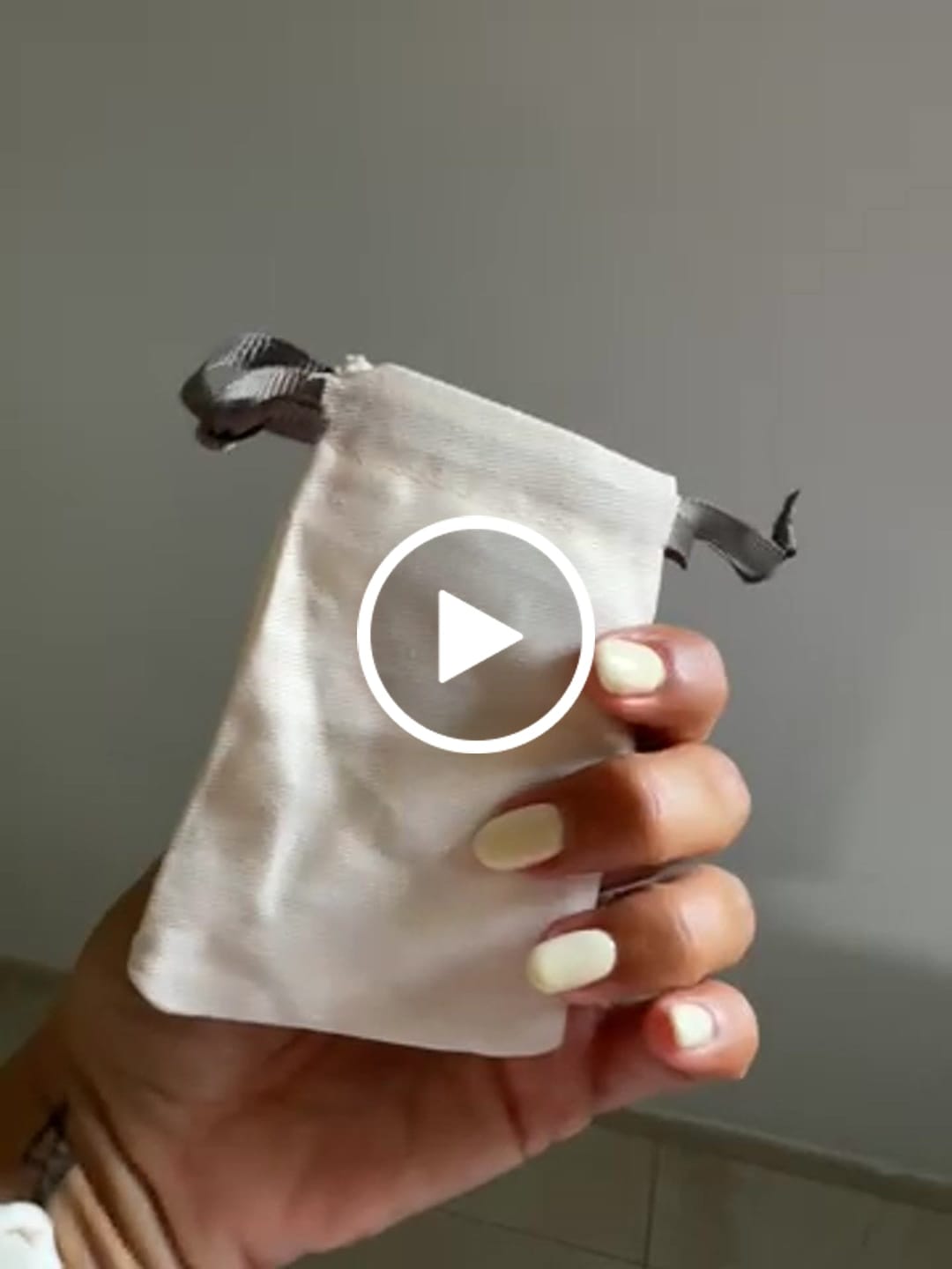 Customer video review of Bolsita Regalo Sweet Beige