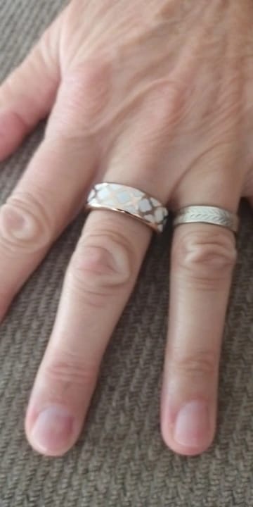 Customer photo review of Gold Lattice Effect Smart Ring