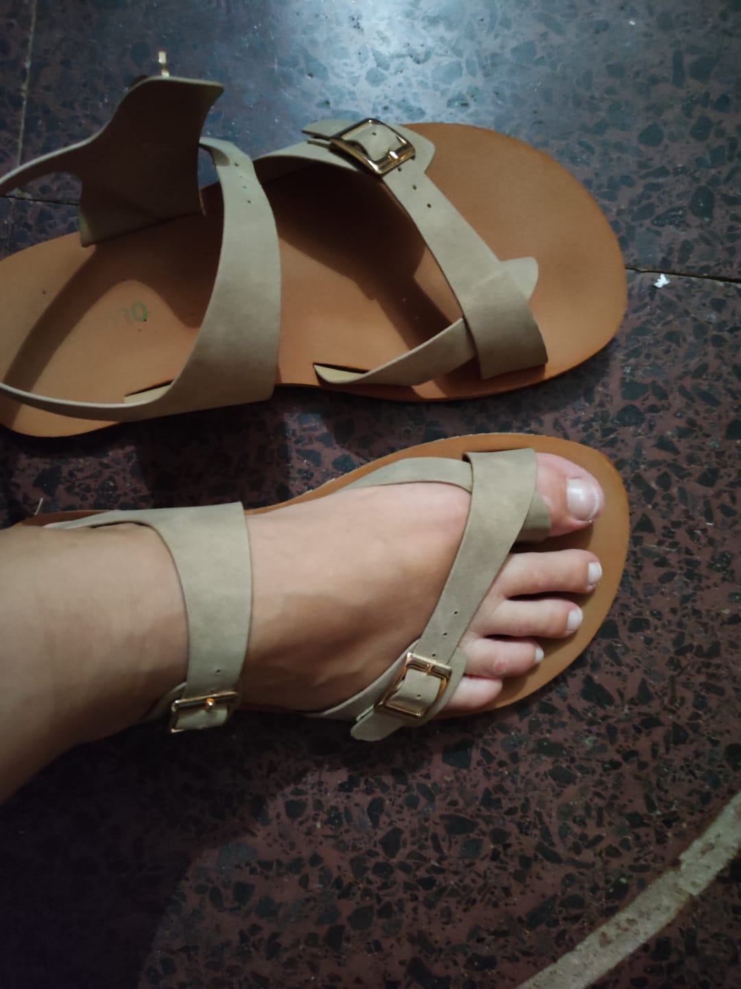 Customer photo review of Glow II - Barefoot Sandalias