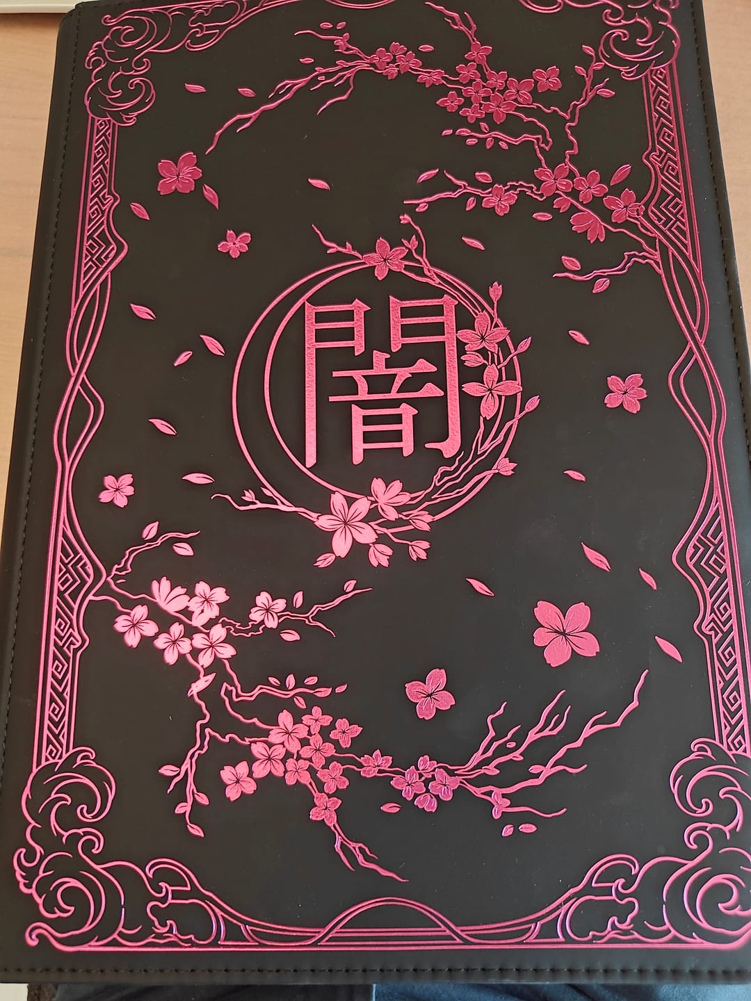 Customer photo review of DARKNESS - 9-Pocket Trading Card Binder