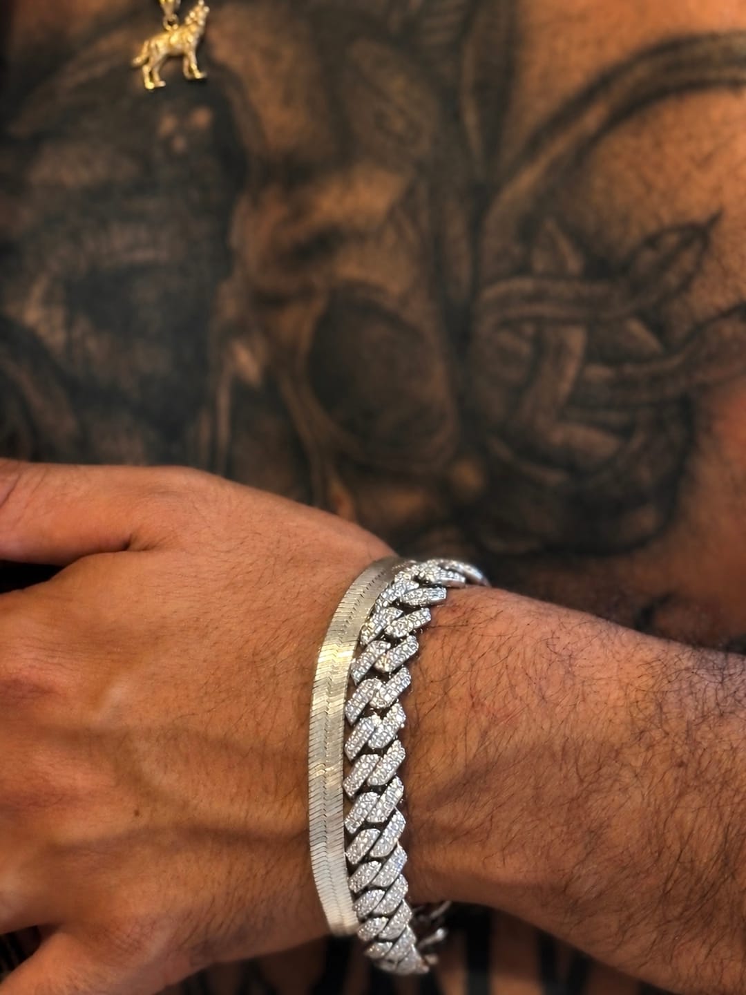 Customer photo review of 925S & VVS MOISSANITE 10MM CUBAN BRACELET