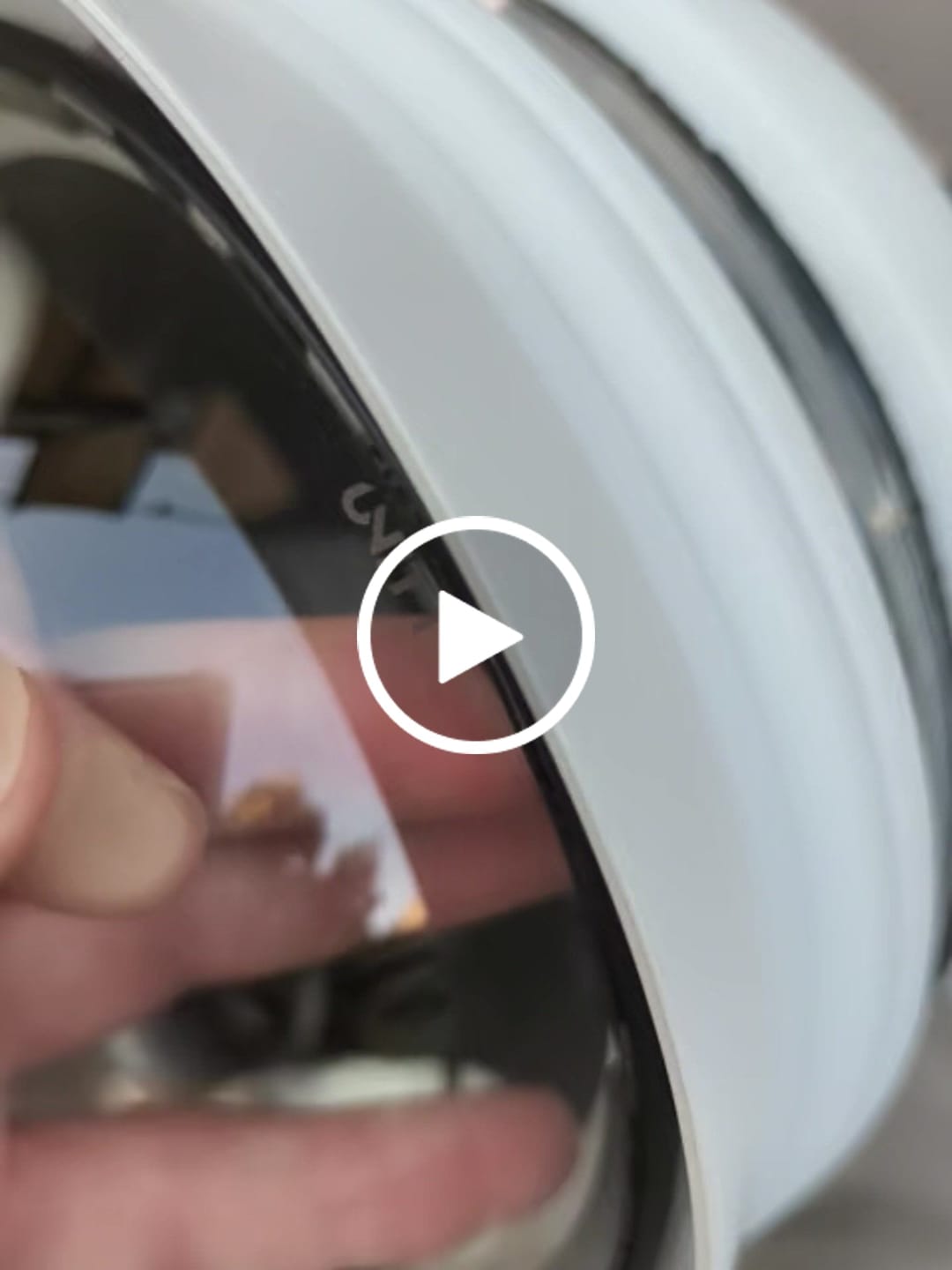 Recensione video di un cliente sulla visiera del casco