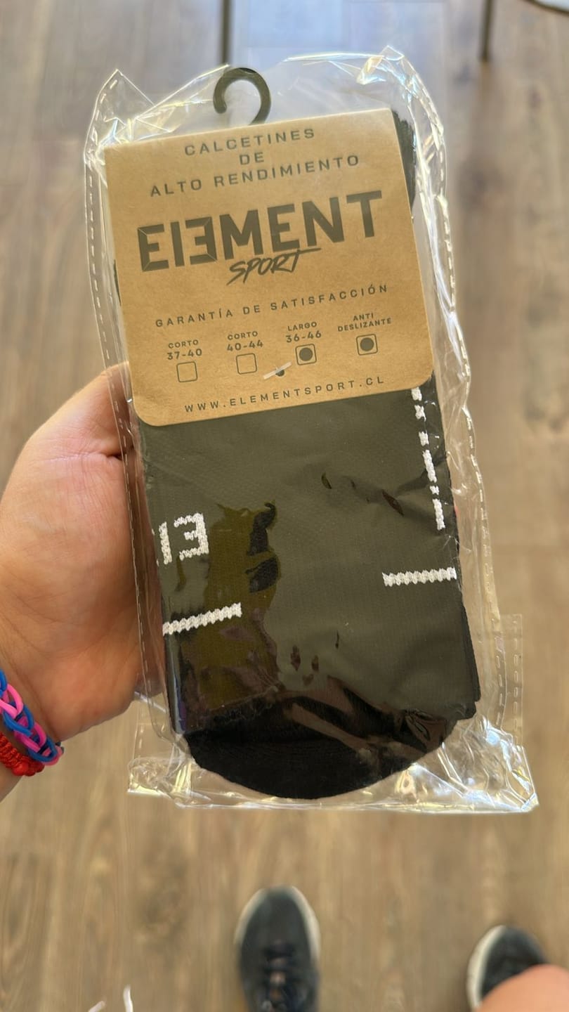 Customer photo review of Calcetines Deportivos Antideslizantes Largos Element Flow
