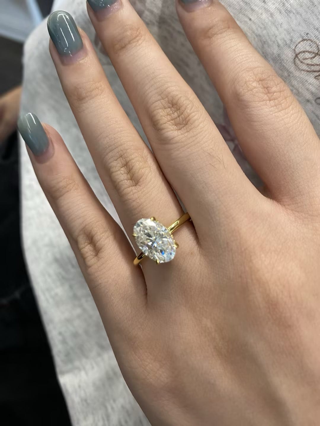 Customer photo review of S925 Moissanite 2.0 Ct ～5.5 Ct Oval Cut Yellow Gold/White Gold Promise Ring For Women