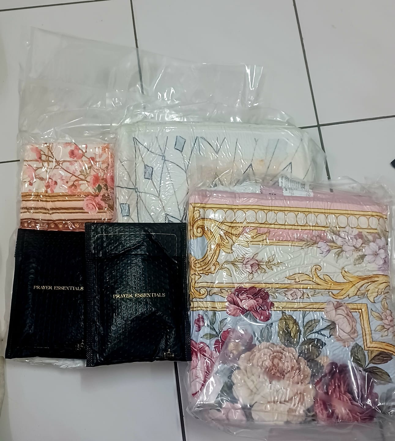 Customer photo review of Obscura Rosy Padded Prayer Mat