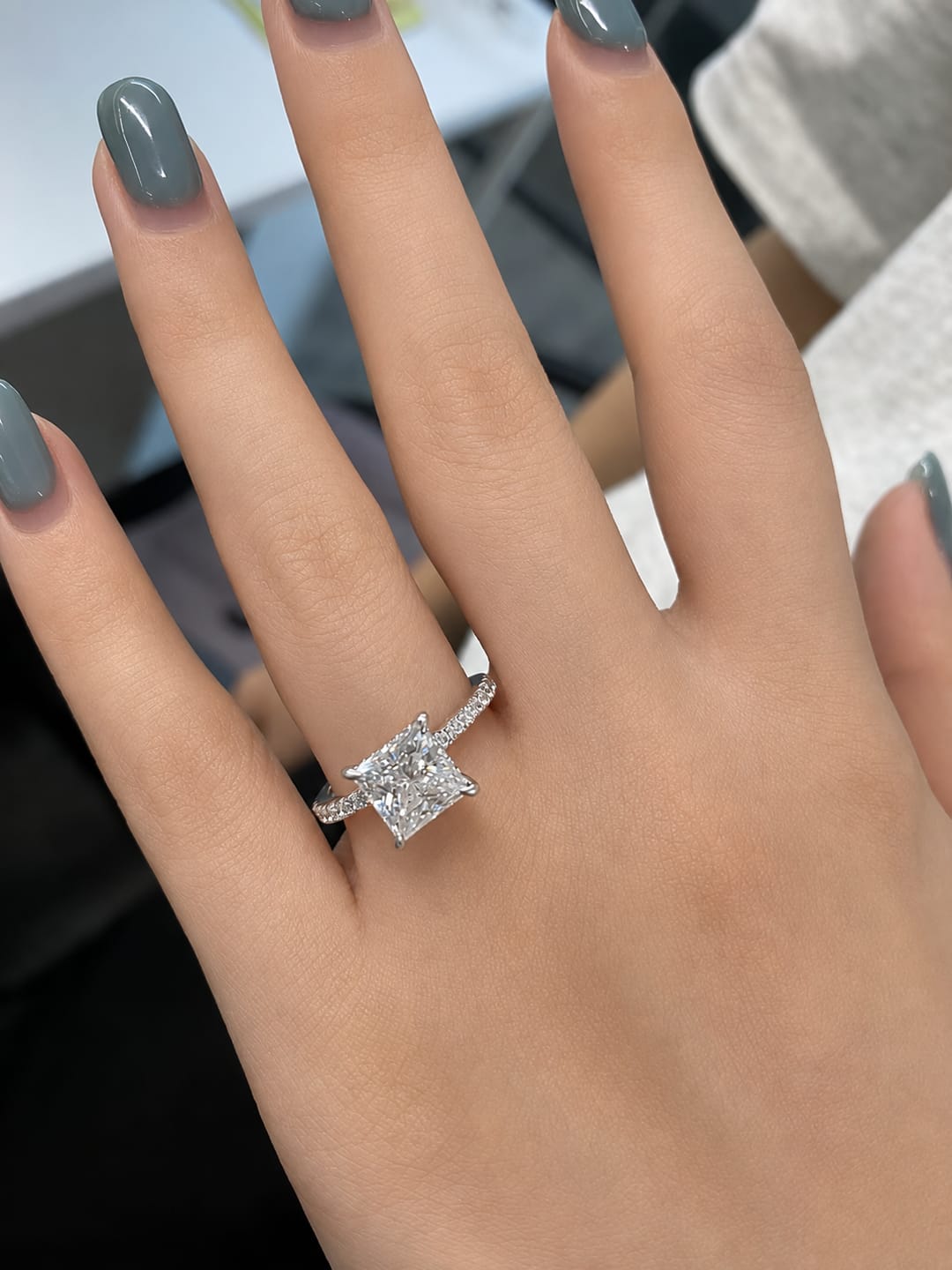 Customer photo review of Rodiffy Moissanite 2.0 Ct ～3.0 Ct Square Princess Cut Bridal Ring