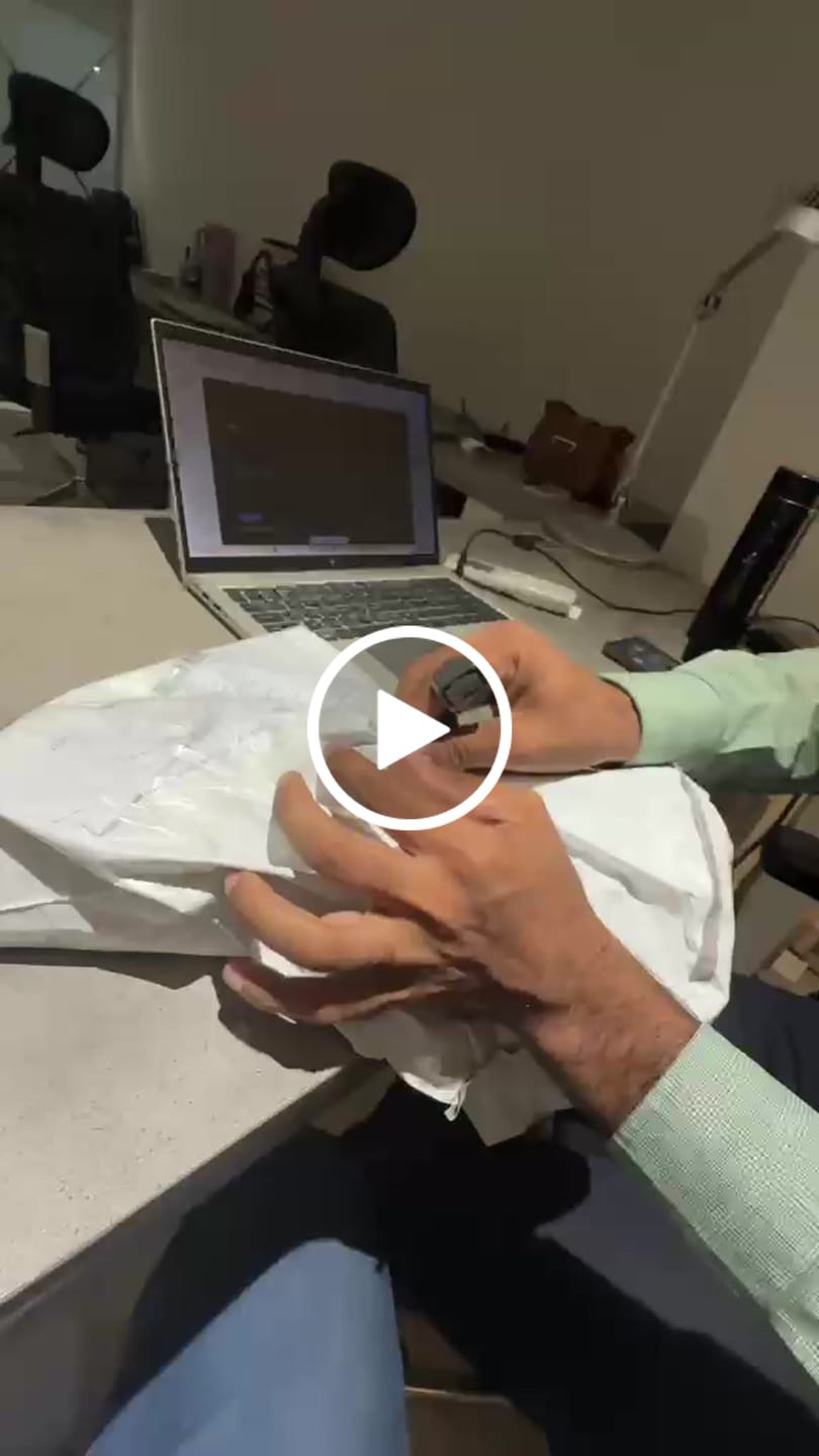 Customer video review of UV Protected Umbrella with Torch - Unbreakable | Windproof | Waterproof