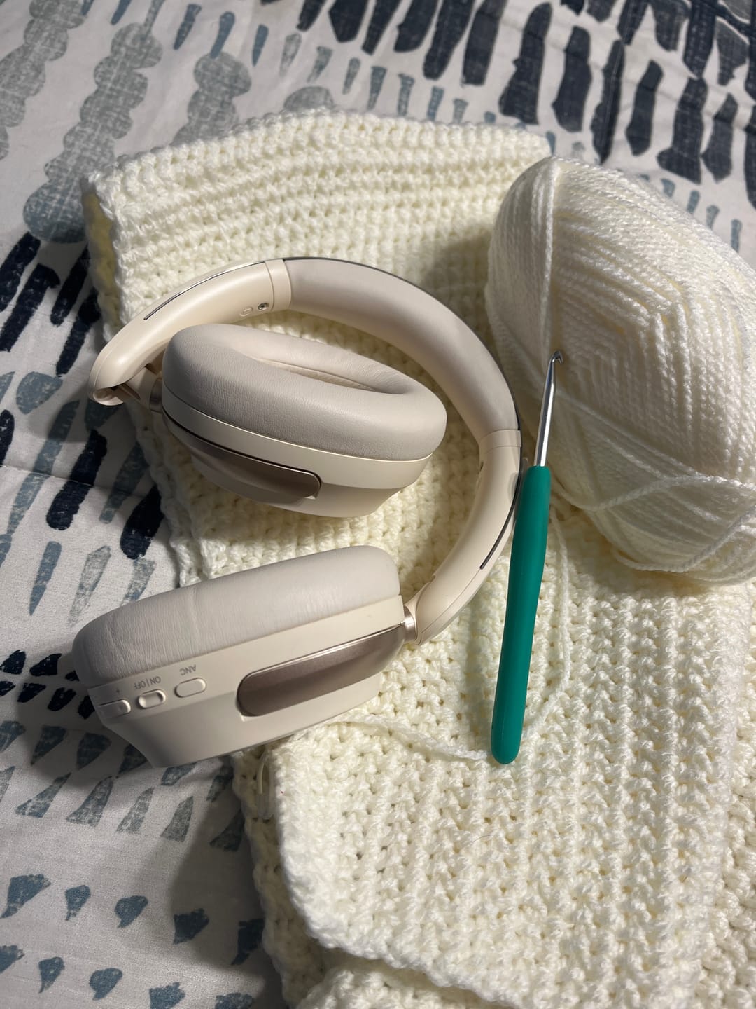 Customer photo review of Audifonos Bluetooth Blik Aura950 Cancelación De Ruido 72H Cream