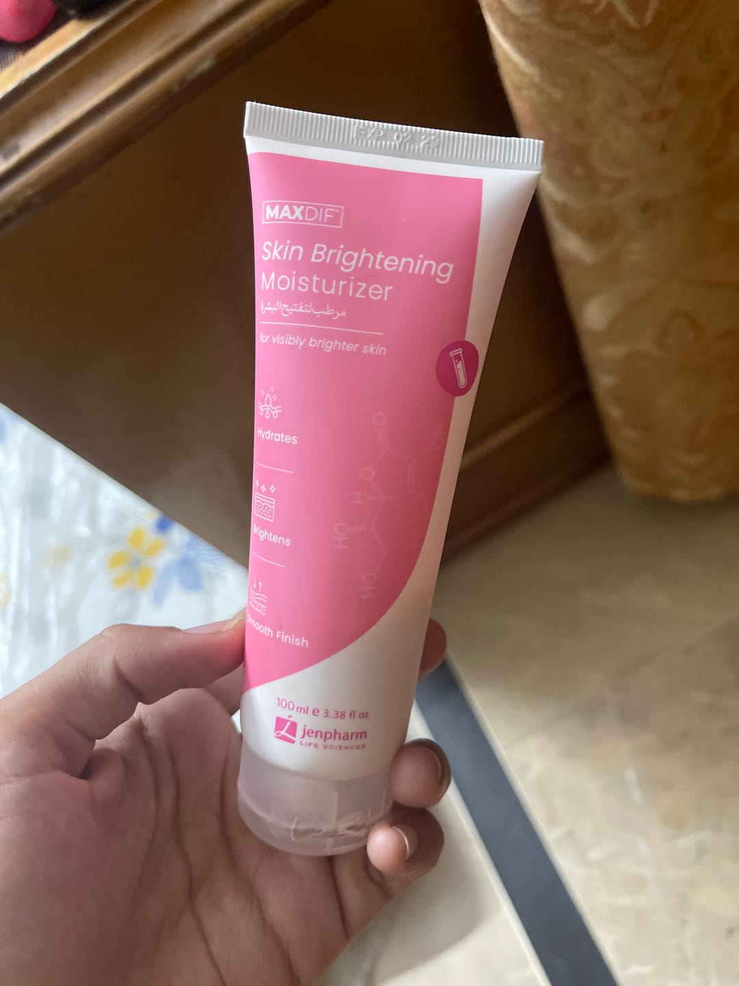 Customer photo review of Maxdif Brightening Moisturizer