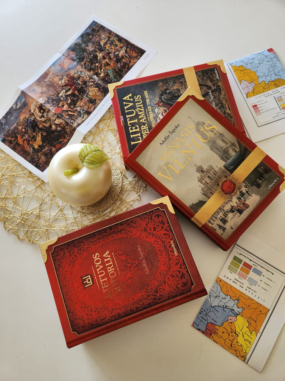 Customer photo review of LIETUVOS ISTORIJA: XXL riboto tiražo kolekcinis A. Šapokos knygos leidimas + trispalvė šilko juostelė + metalo kampai + Žalgirio mūšį vaizduojanti puslapių briauna