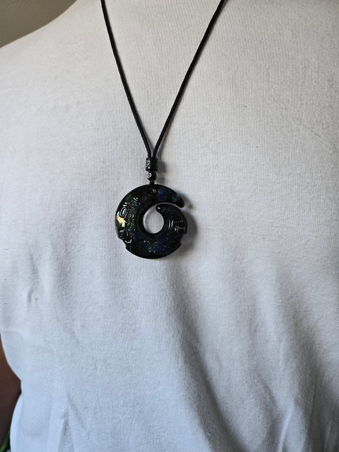 Customer photo review of Color-Changing One's Luck Improves Design Pattern Liuli Crystal Necklace Pendant