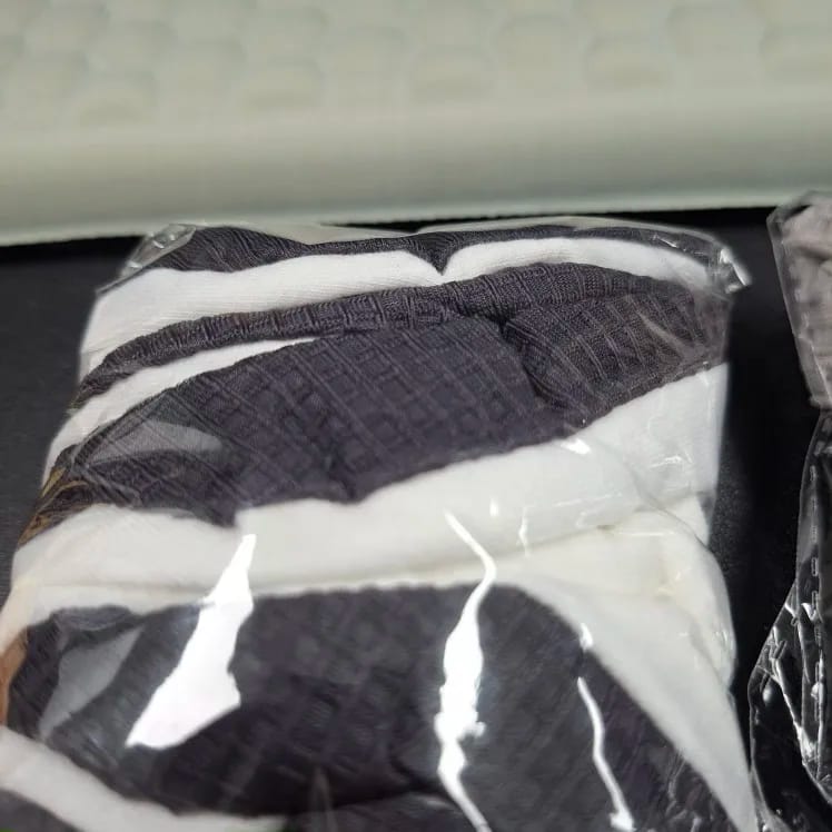 Customer photo review of 3-Pair Invisible Grip Socks Pack