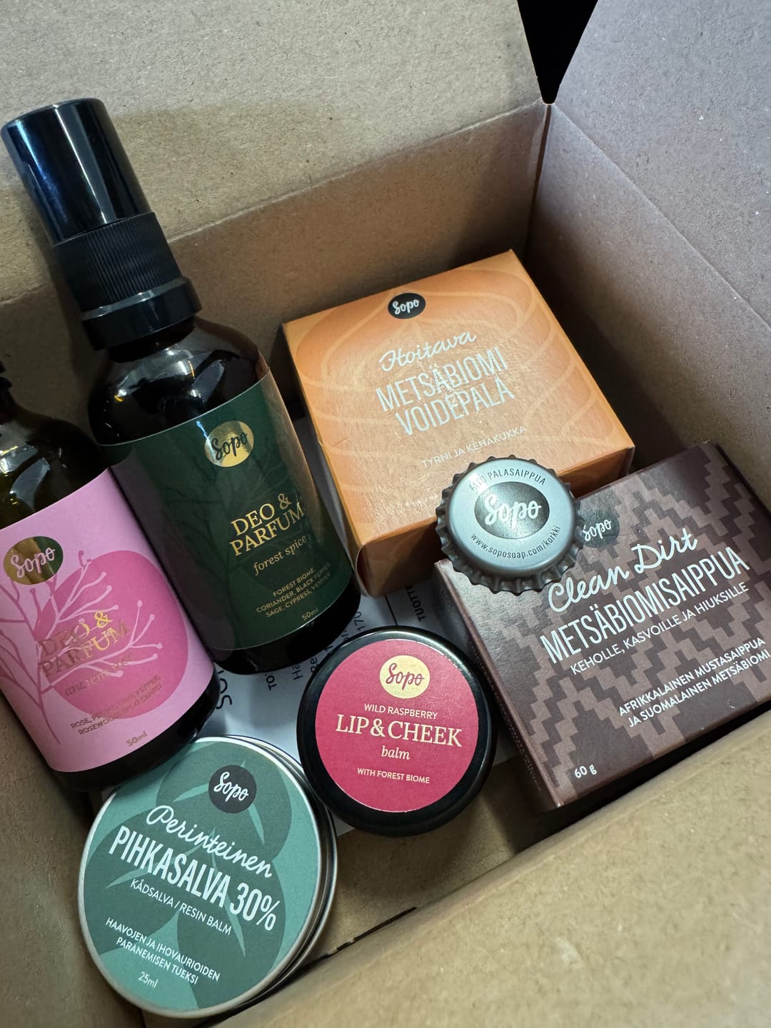 Customer photo review of Huulivoide ja Poskipuna Metsäbiomilla - 3 värivaihtoehtoa
