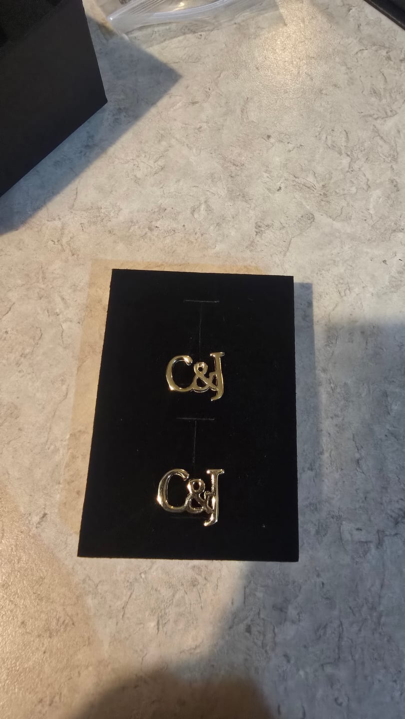 Customer photo review of Mancuernillas Personalizadas con Iniciales