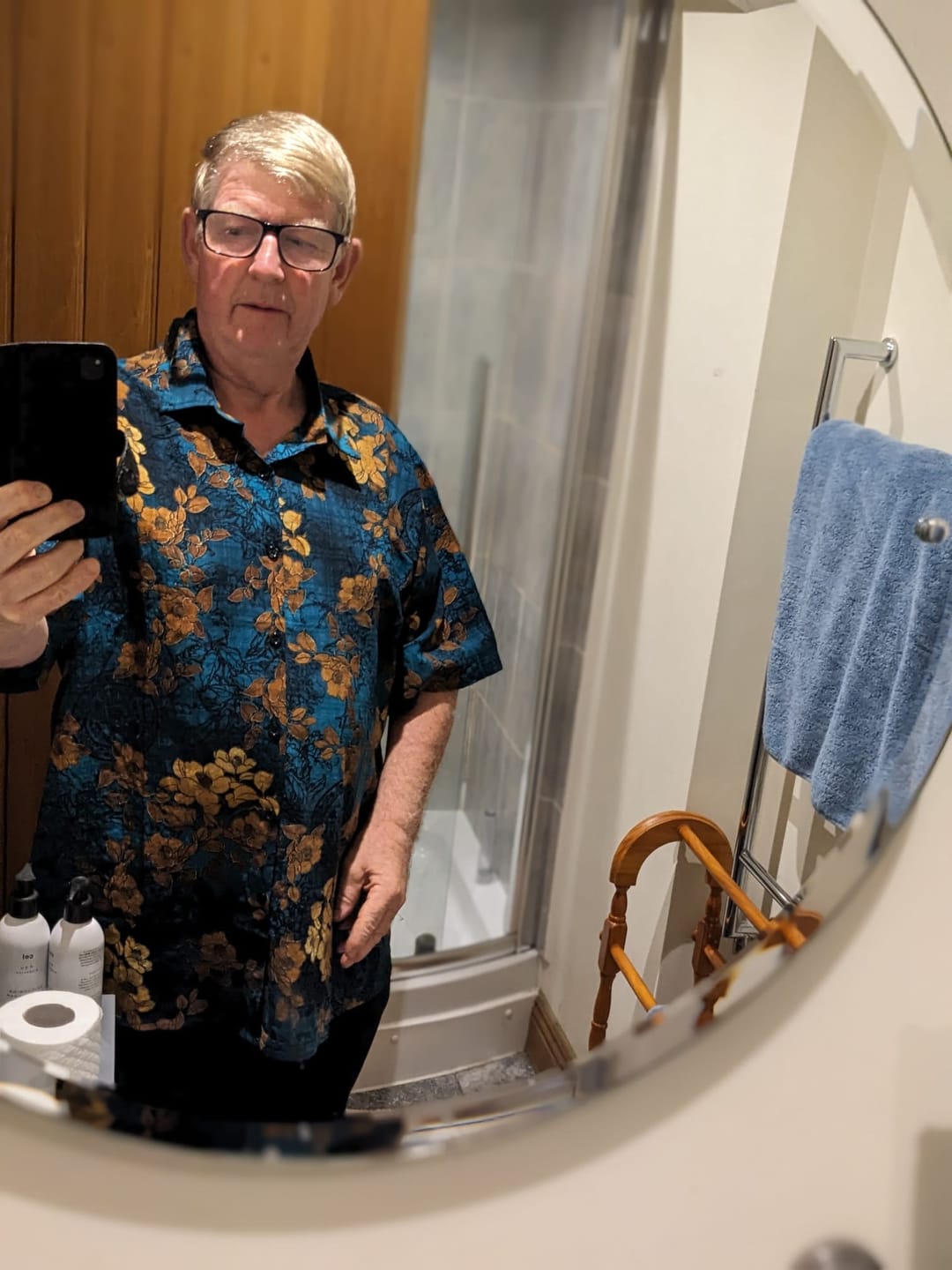 Customer photo review of Men's Retro Summer Beach Cruise Vacation Button Short Sleeve Shirt