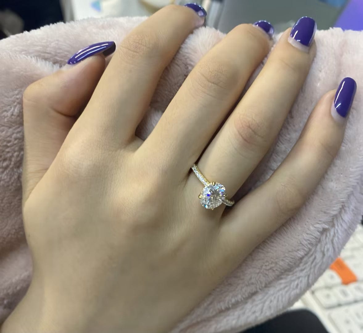 Customer photo review of S925 Moissanite 2.0 Ct ~5.5 Ct Oval Cut Pavé Yellow Gold/White Gold Engagement Ring For Women