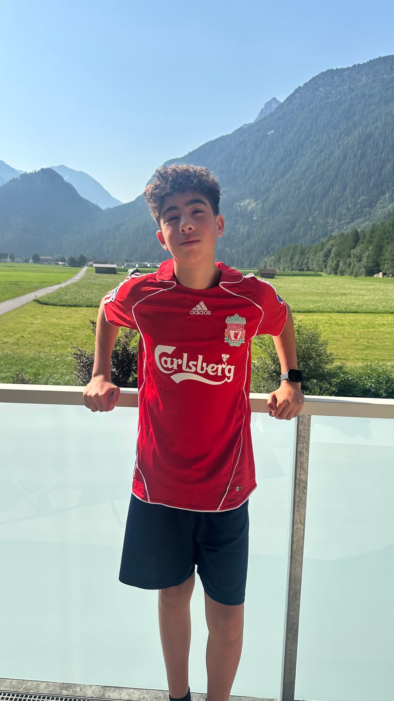 Customer photo review of Fernando Torres Liverpool 2007 2008 Season Champions League Red Retro Football Jersey