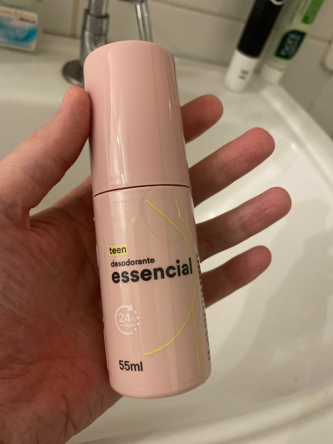 Customer photo review of Desodorante Essencial Teen
